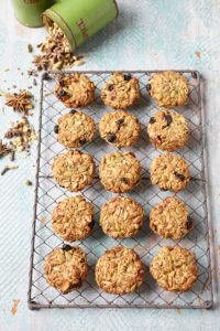 Homemade cookies using rolled oats
